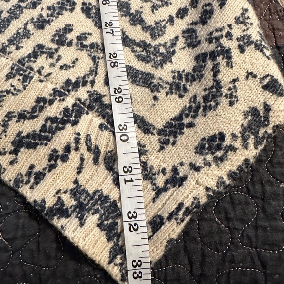 Design 365 size Large asymmetrical sweater - Picture 5 of 6